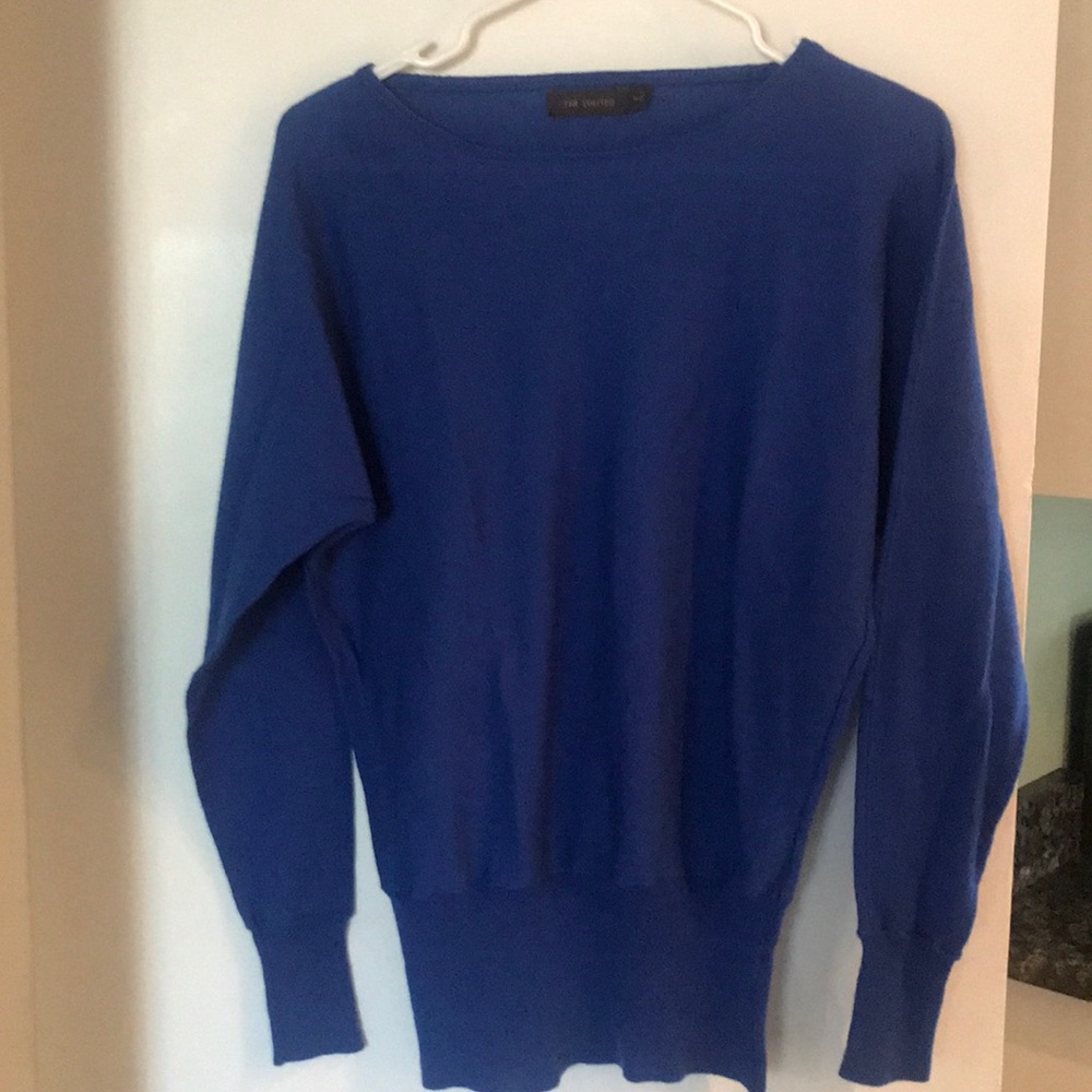 Limited lightweight sweater